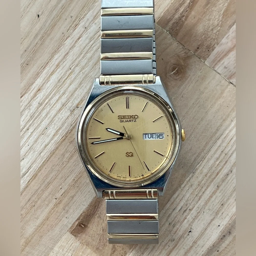 Seiko SQ Men’s Watch Vintage Gold Dial Day Date Window Two-Tone Stretch Bracelet